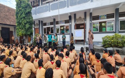 MENGENAL FLORA & FAUNA MELALUI TEKA - TEKI SILANG