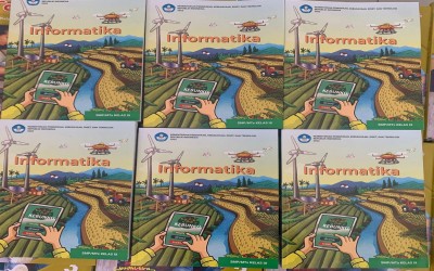 Buku Terakhir Tiba:Koleksi Buku Paket Kurikulum Mereka untuk Kelas 9 Kini Lengkap