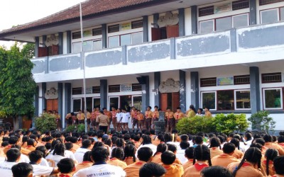Kegiatan Literasi Siswa bersama Tim MGMP Bahasa Bali